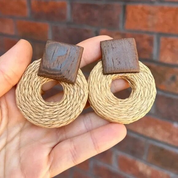 Boho Raffia Rattan Drop Earrings - Picture 4 of 5